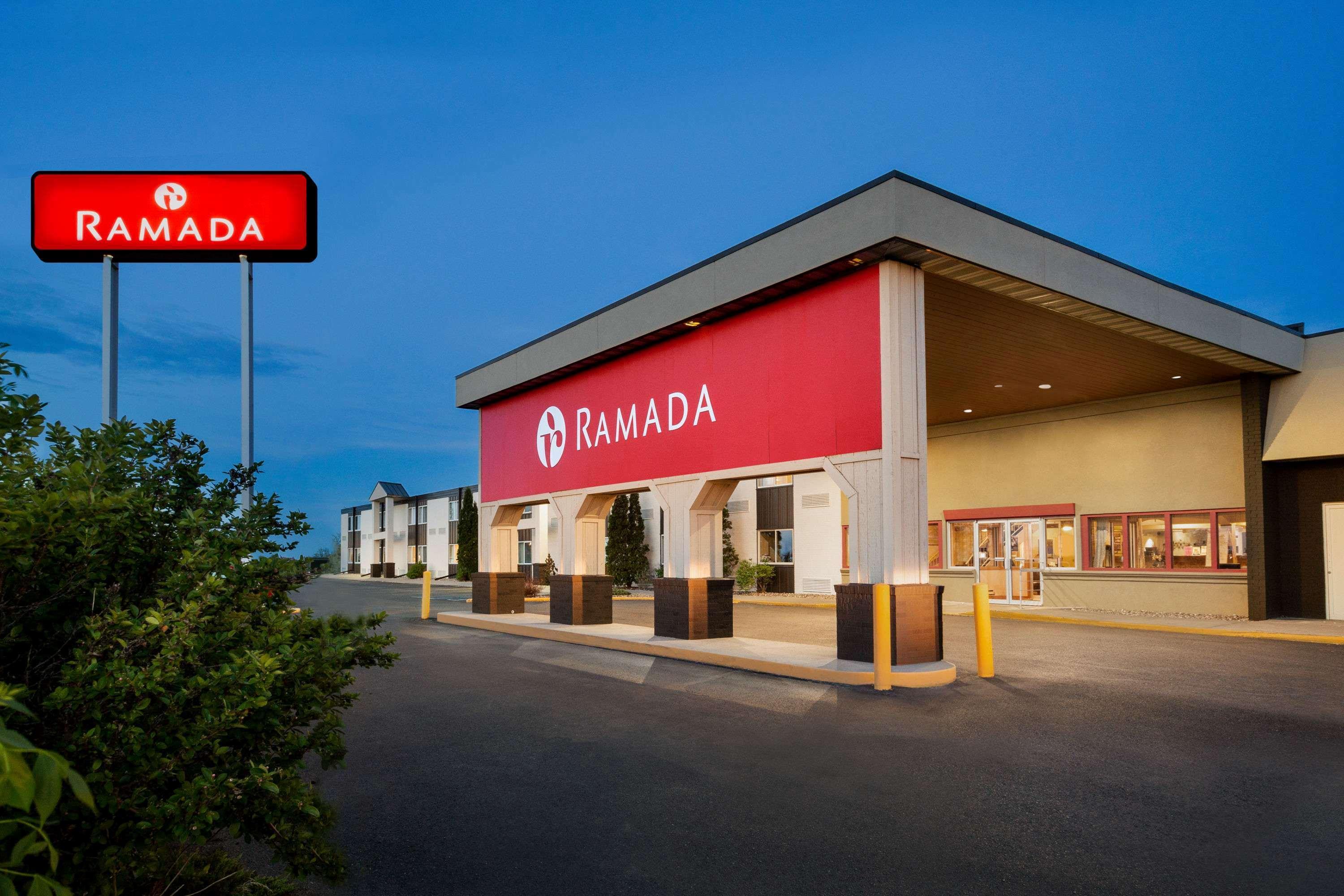 Ramada By Wyndham Bismarck Hotel Exterior photo