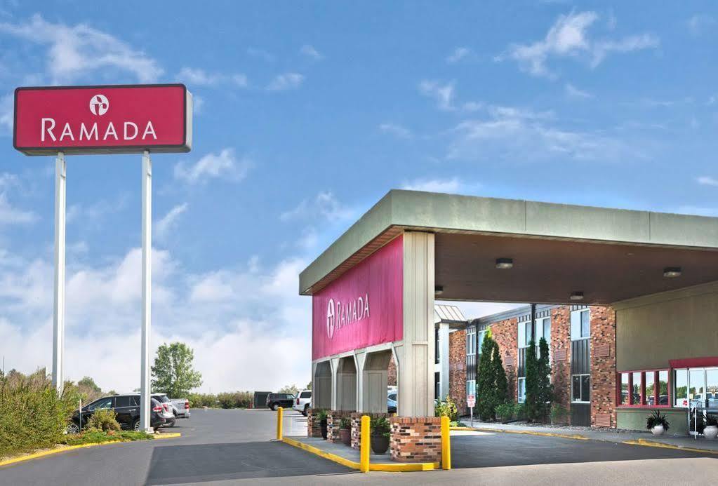 Ramada By Wyndham Bismarck Hotel Exterior photo